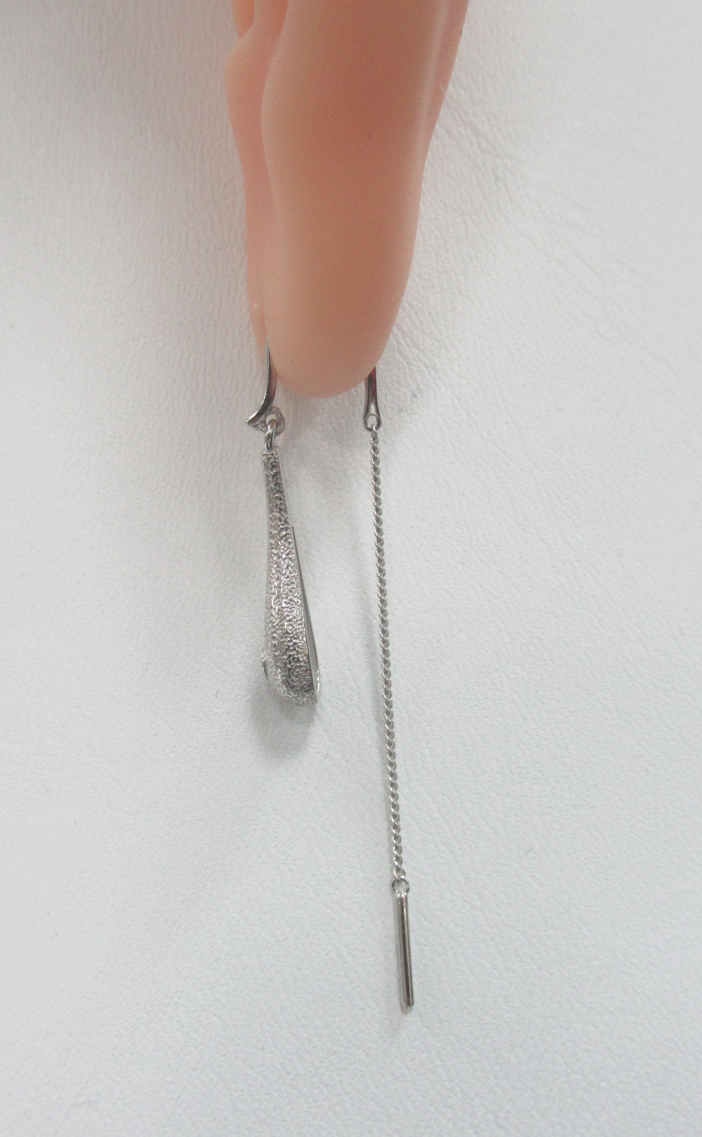 Серебряные серьги-протяжки с бриллиантами